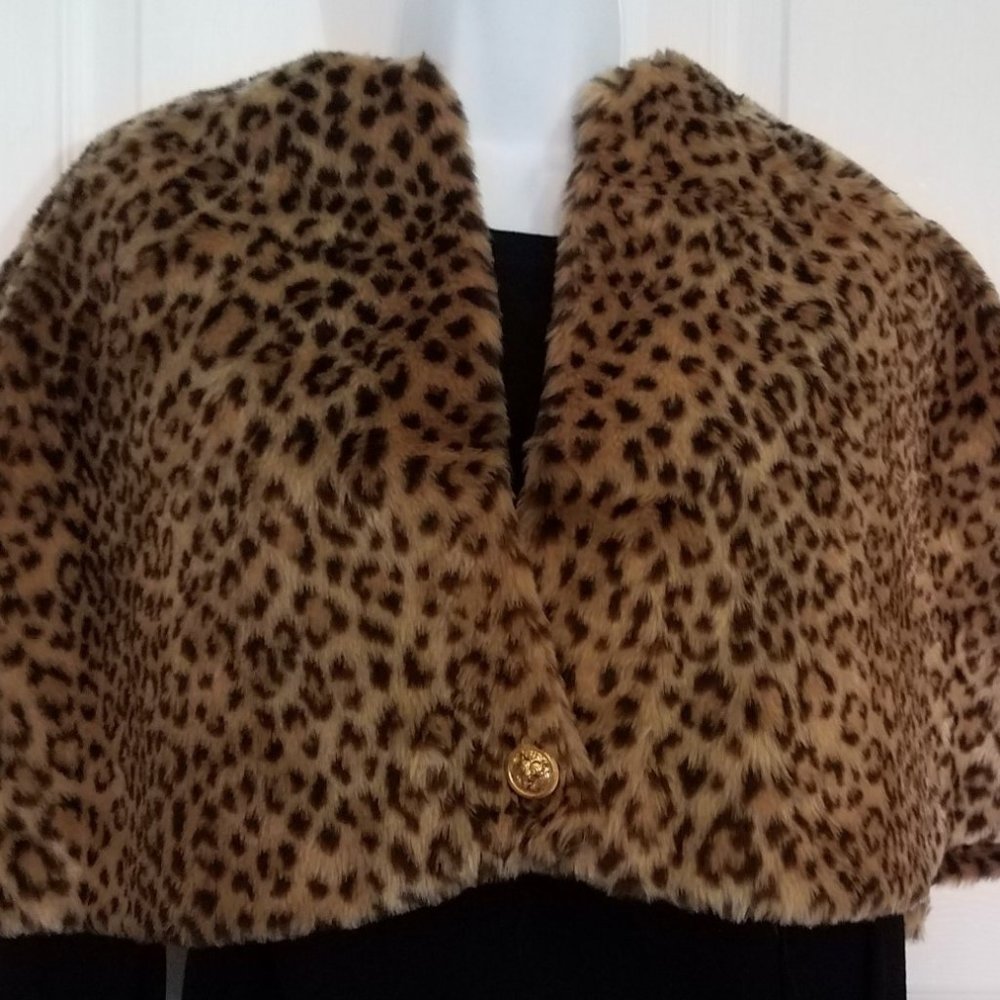 ANIMAL PRINT CAPELET